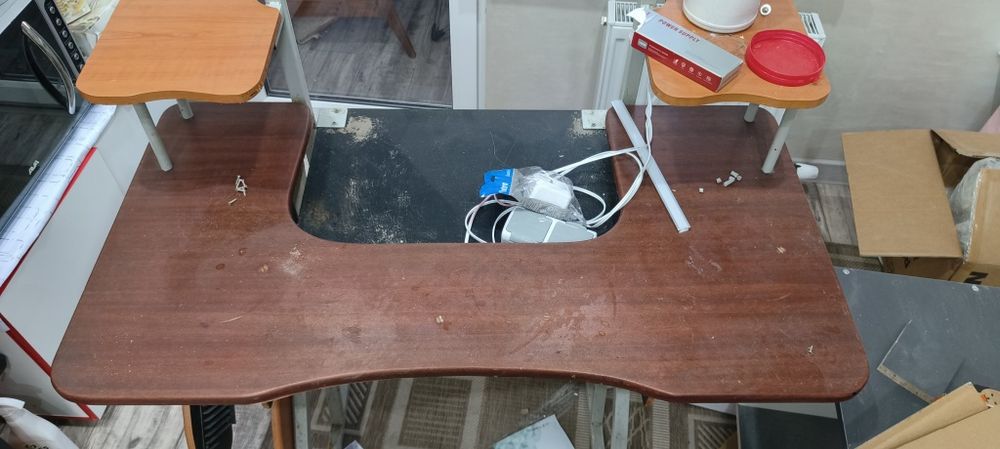 Продам 2 стола и раковину
каждая по 10к, самовывоз