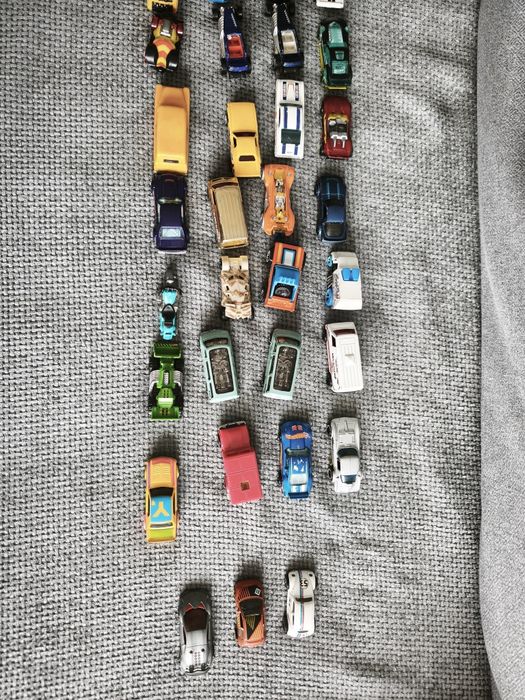 Продаяю хот вилс