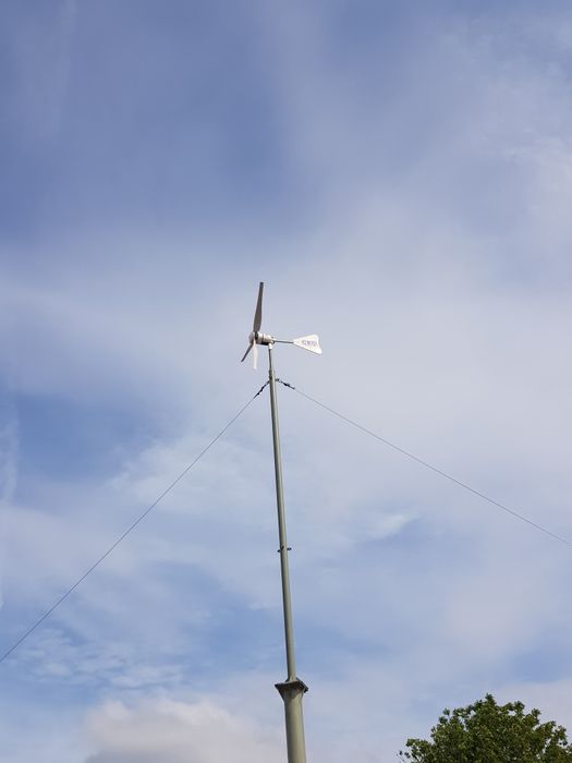 Eoliana Curent cu suport si stâlp