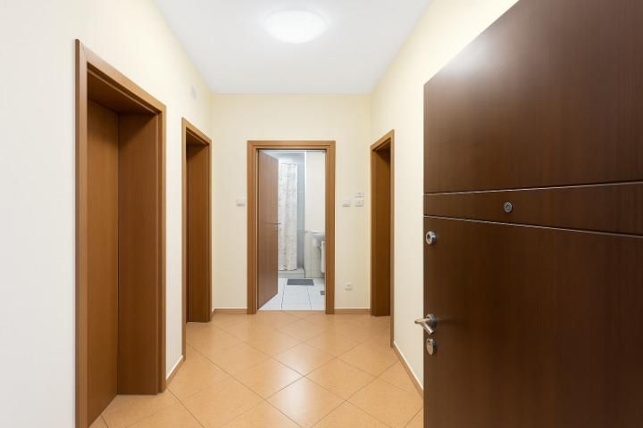 Дава се под наем Едностаен апартамент в Пловдив, Център - 25 кв.м за 148 € - Снимка #3