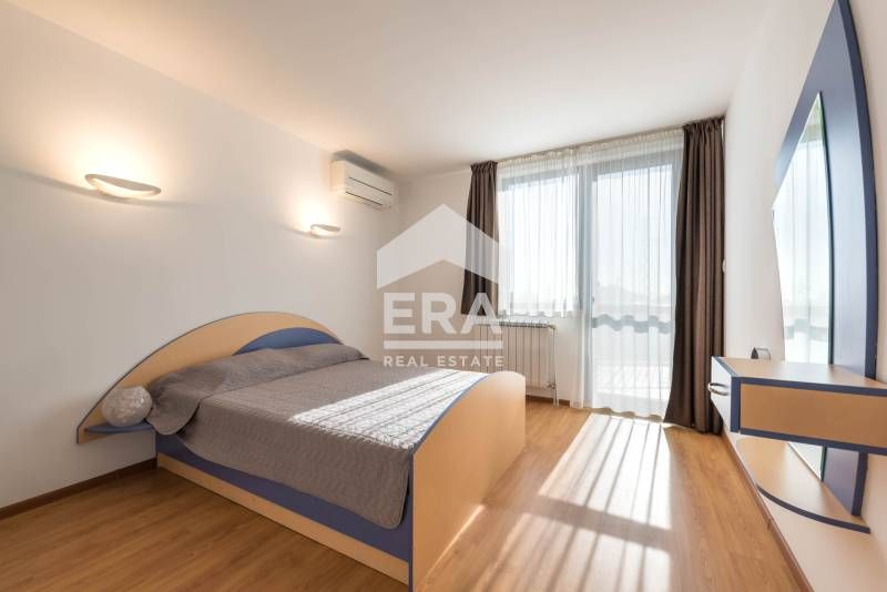 Двуетажна обзаведена къща за продажба, с голям двор, гараж и барбекю,