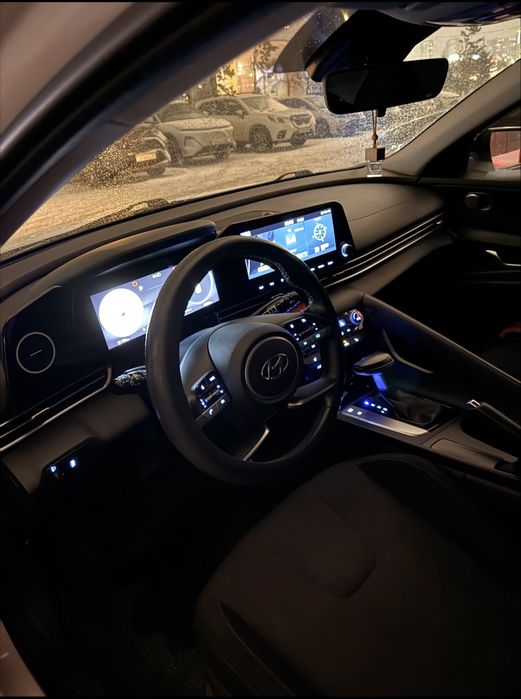 Hyundai Elantra 2021 года