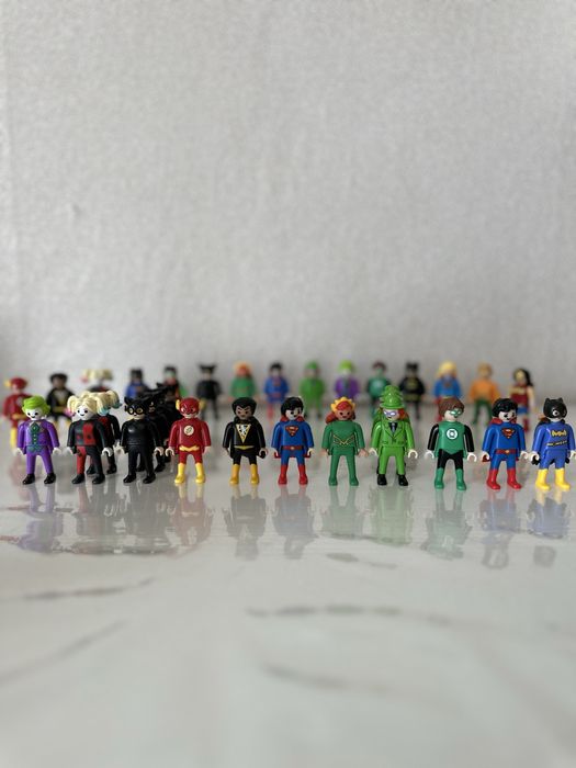 Обменяю Игрушки киндер DC playmobil