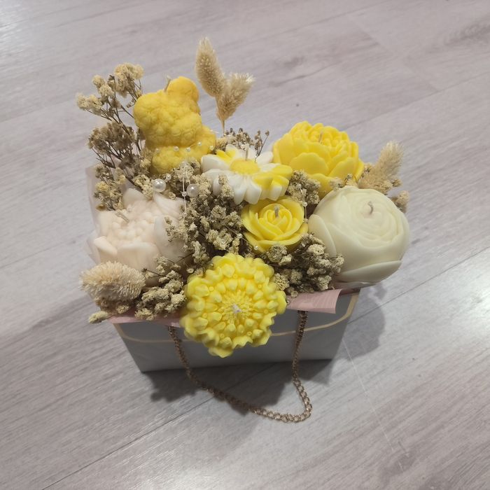 Букет от соеви свещи