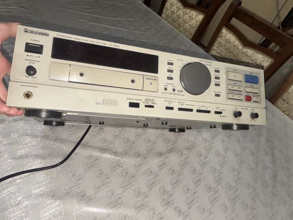 Panasonic SV-3800 Professional Digital Audio Tape Recorder).