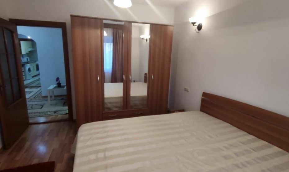 Proprietar,ofer spre închiriere ap cu 3  camere in Lenjn Sud!+ garaj