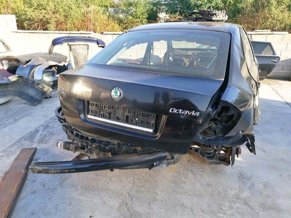 Haion portbagaj skoda octavia 2 facelift an 2010 culoare negru