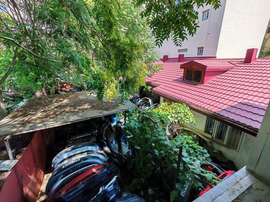 Brâncoveanu, parc, Curte de 382 m, fata de 12 m  cu doua case ,langa Orășelul Copiilor, Str Pomârla 13-15
