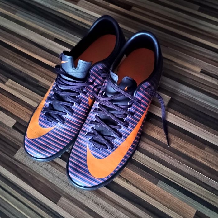 Adidași Nike mercurial