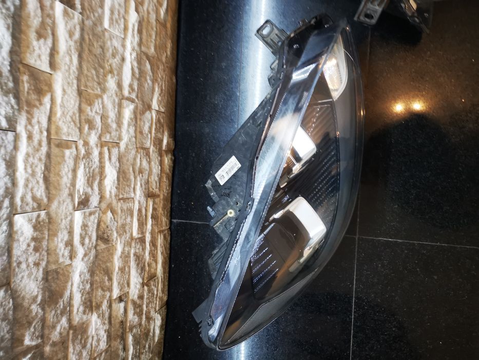 Far stânga dreapta ford kuga 3