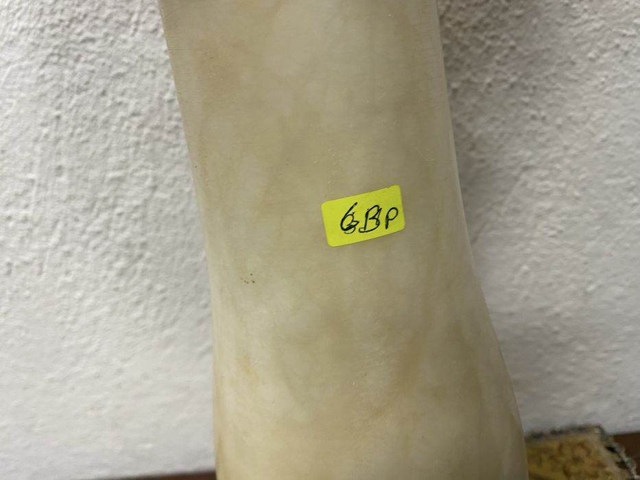 Италианска мраморна колона поставка за цветя