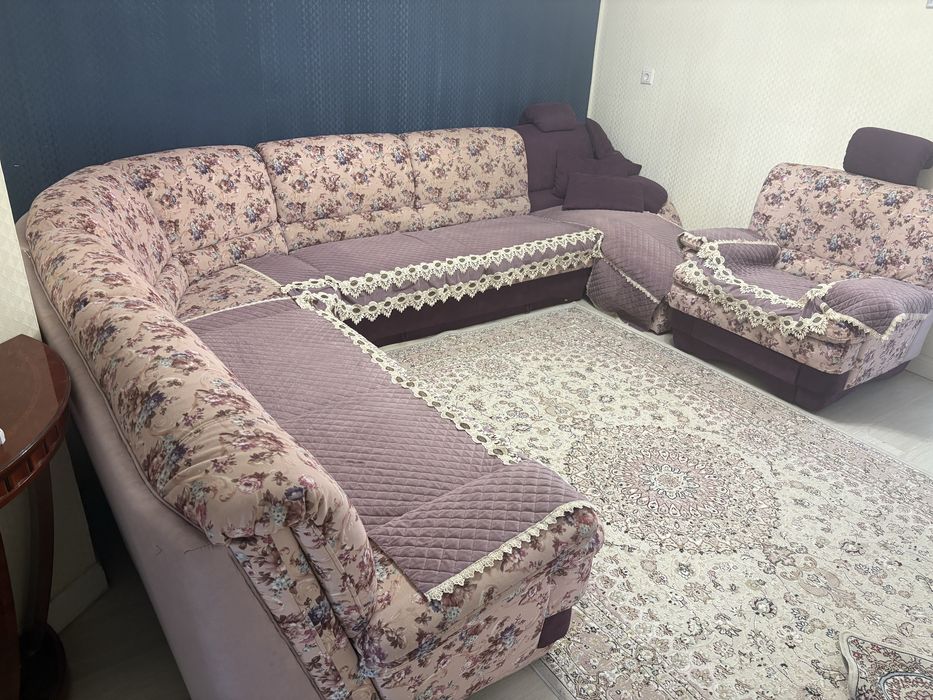 Продам угловой диван и кресло