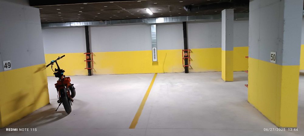 2 броя паркоместа под наем