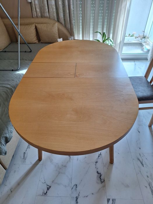 Овална кухненска маса