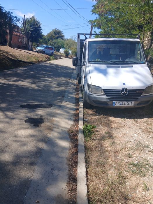 Vand camioneta Mercedes-Benz  sprinten  zero  șapte doi 82039zero  7