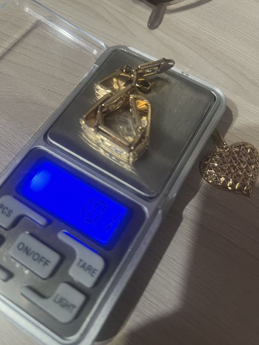 Продам очень красивый золотой брастел