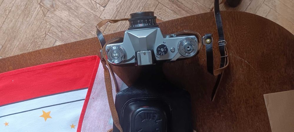 Фотоапарати за любители и колекционери  Zenit-E , Зоркий -4 , Смена 8М