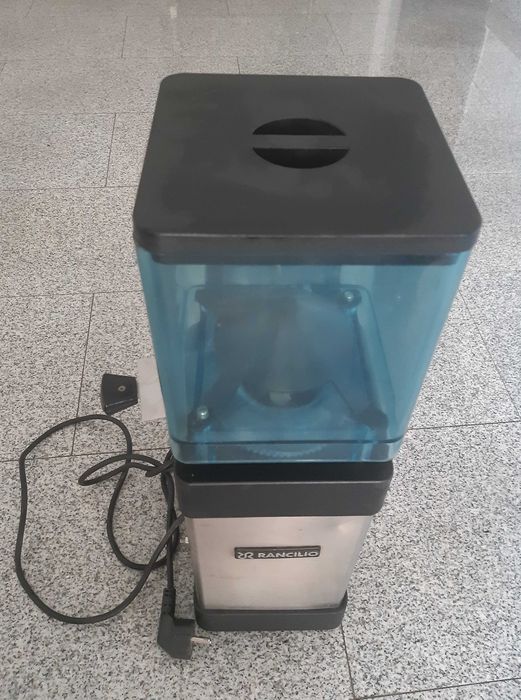 Rasniță profesională cafea boabe Rancilio MD 50/AT plus dedurizator LT 5