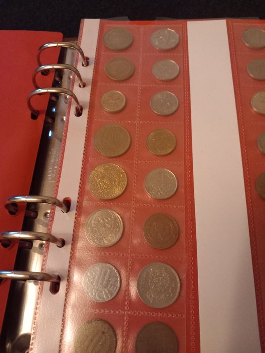 Clasor monede vechi.