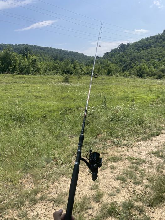 Въдица с примамки и макара топ цена спешно !!!
