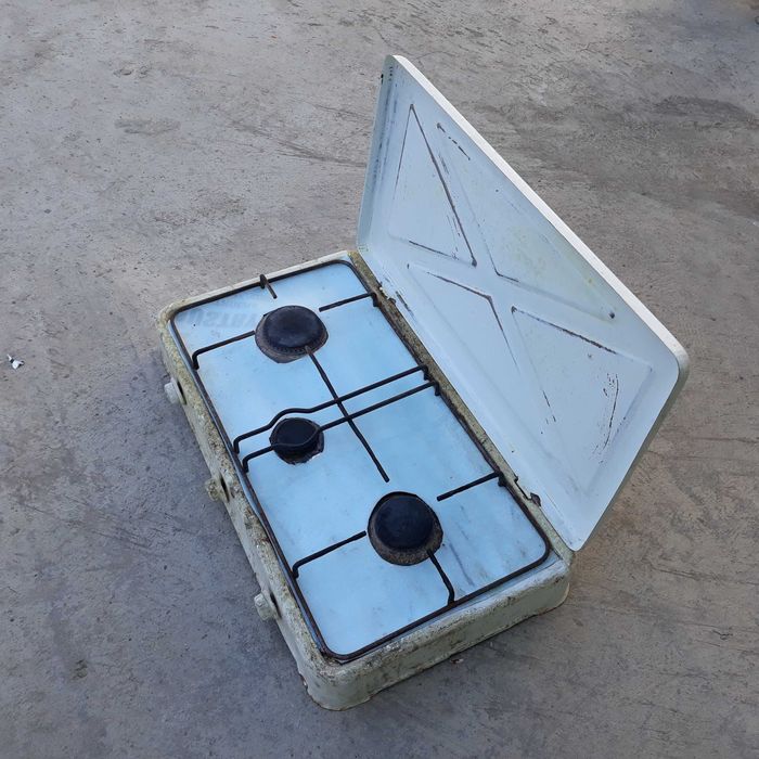 Gaz plita sotiladi yaxshi xolatda