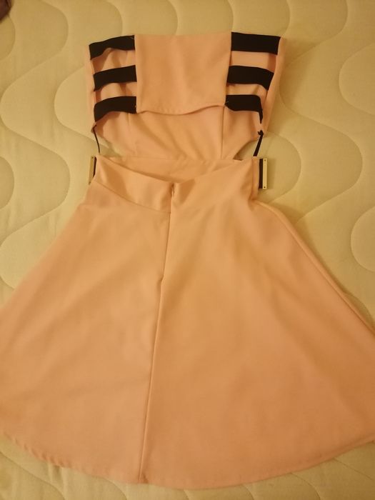 Светло розова рокля