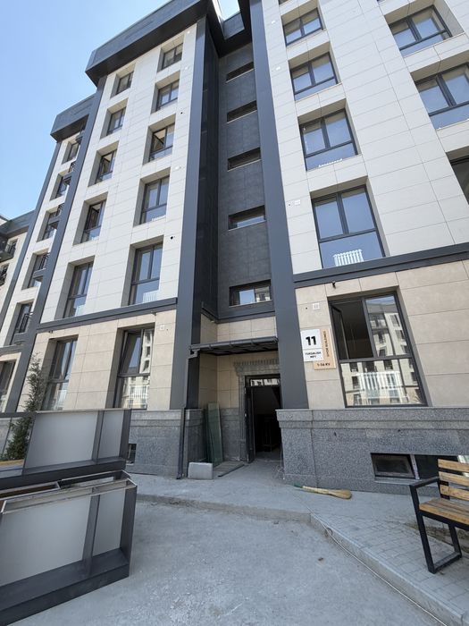 Айрапорт оркасида 64 ва 67 кв Навастройка Сотилади ремонти билан