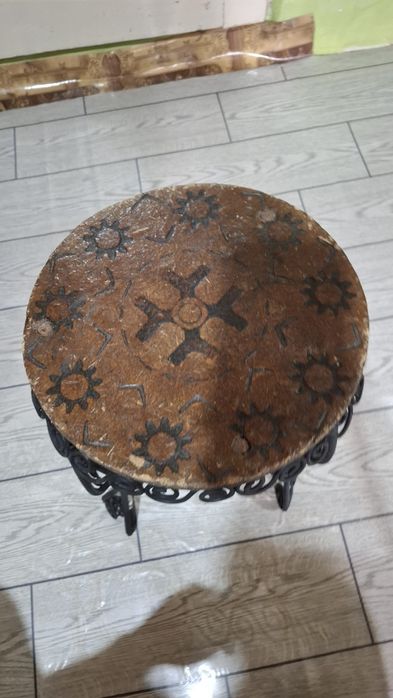 Măsuță stil noptieră de pat