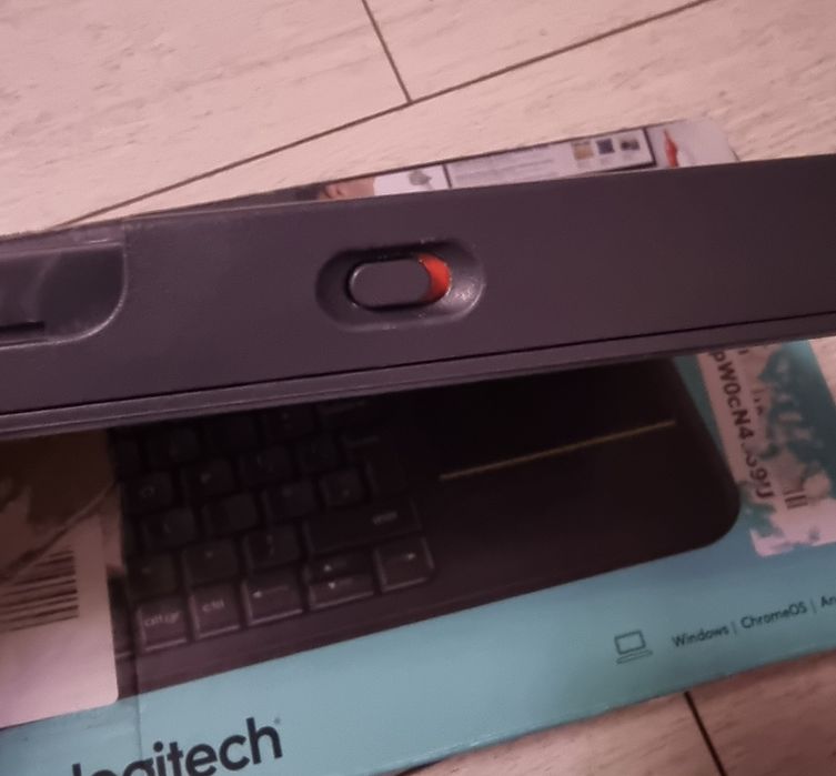 Клавиатура с вградена мишка Logitech Media K400