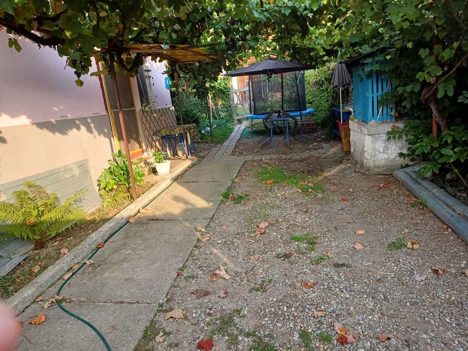 Casa cu gradina mare in Dostat , Alba