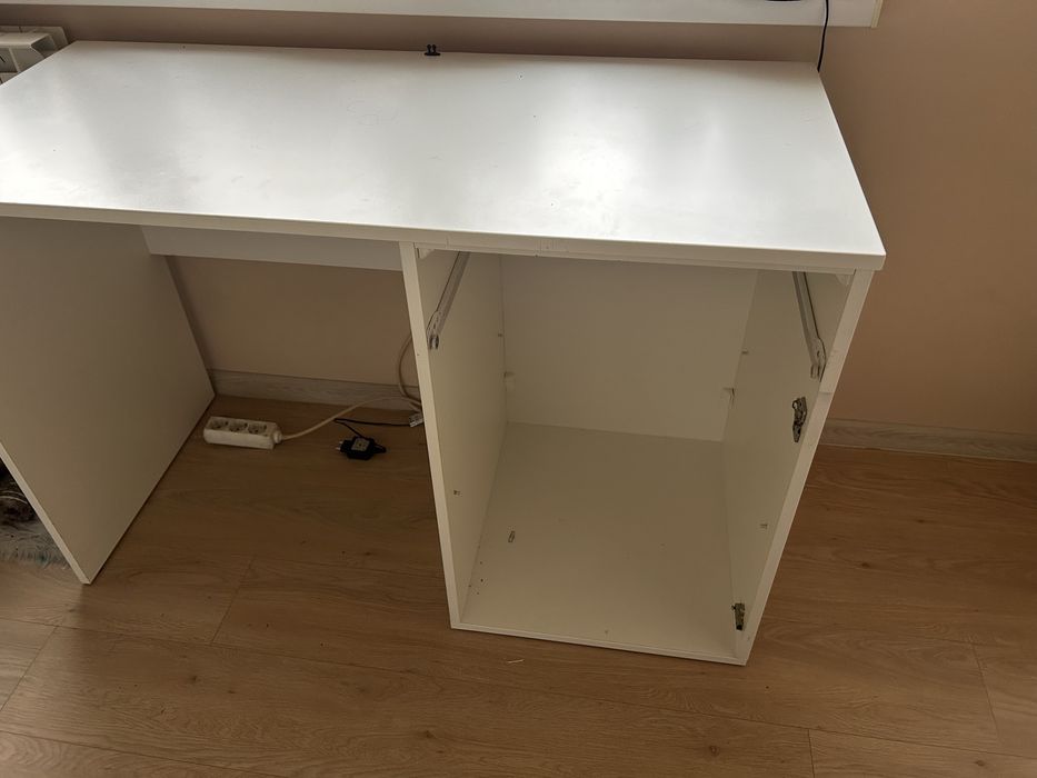 Ученическо бюро - бяло шегре