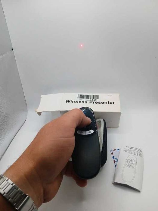 Telecomandă Prezentări Wireless Presenter cu Laser și Husă de Protecție