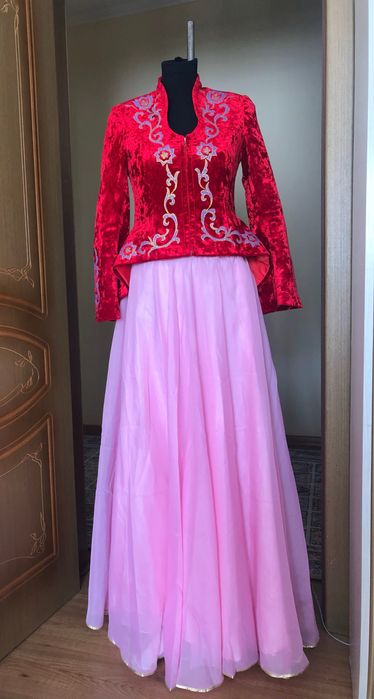 Казахская национальная одежда.