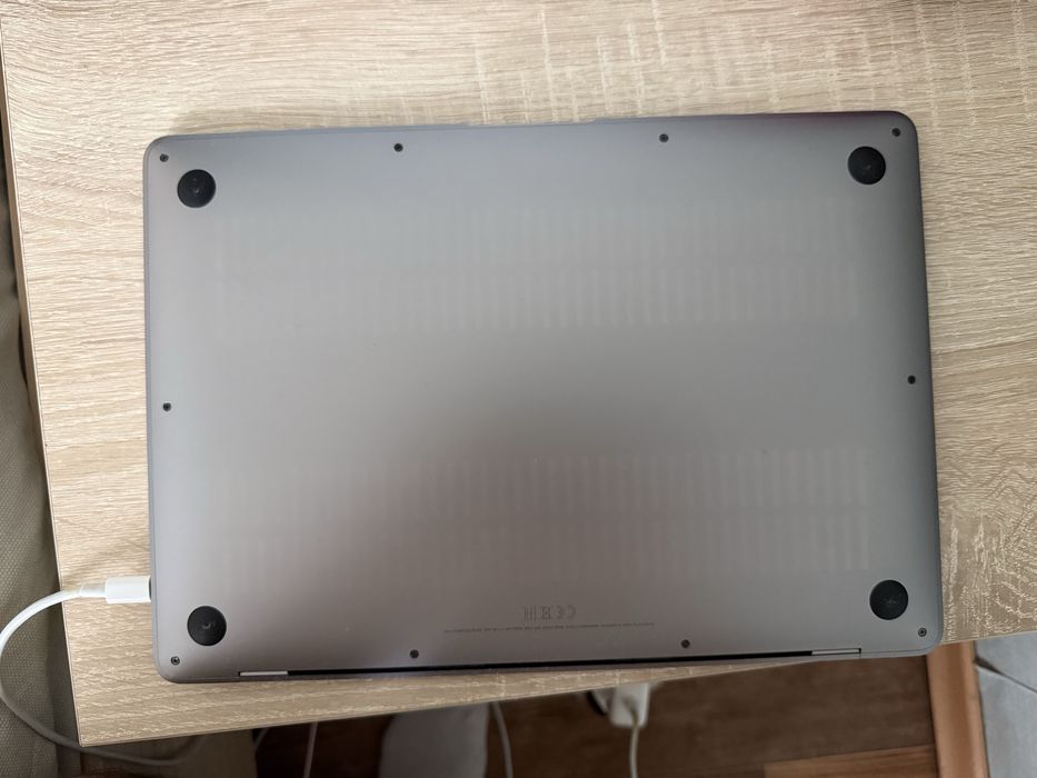 MacBook Air 13 Retina 2019 i5 / 8GB