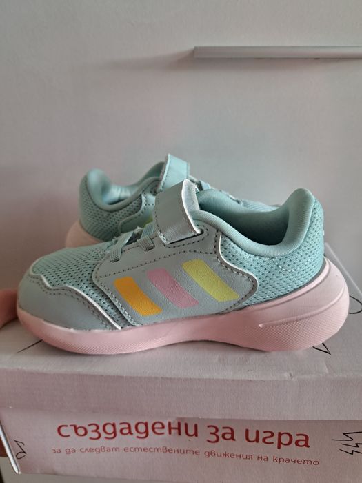 Маратонки Adidas номер 24