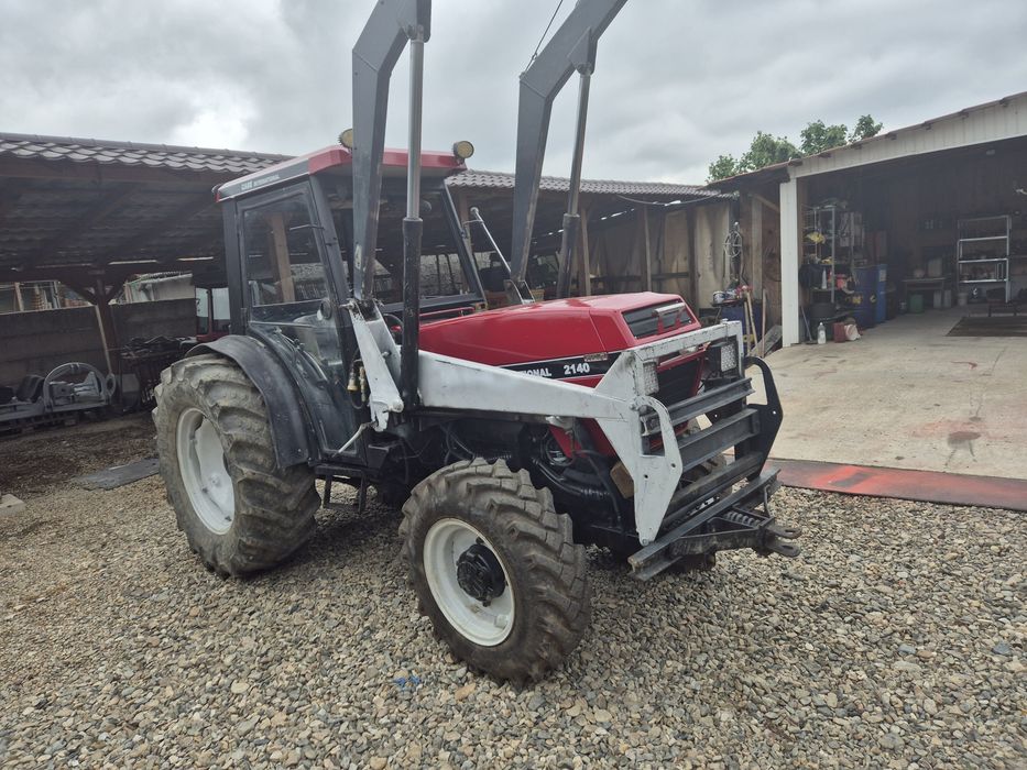 Vând  Schimb Tractor Case international