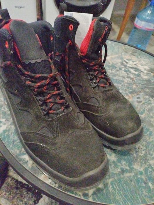 Работни обувки с бомбе.47 номер