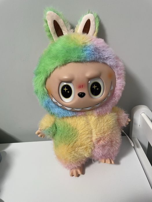 Лабубу         голямо