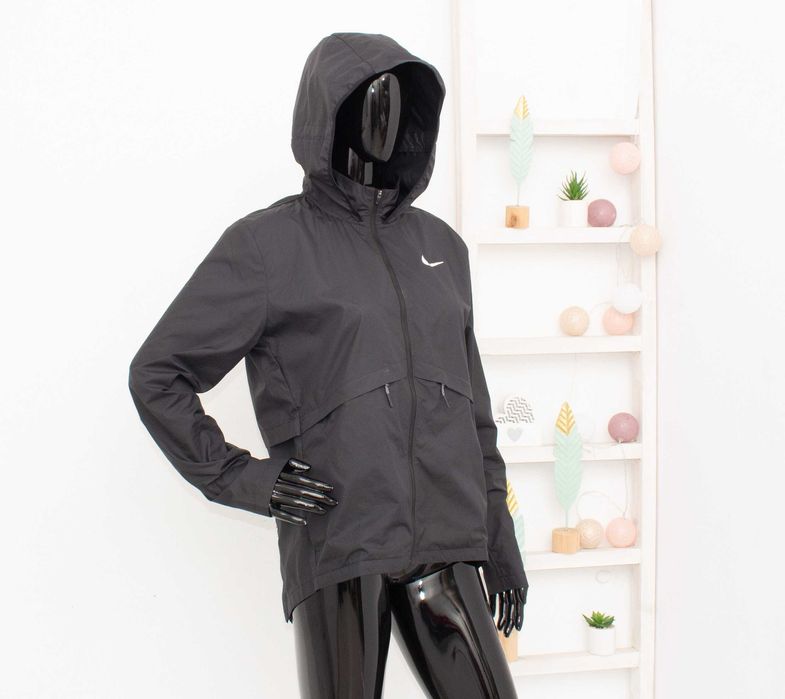 Nike Essential Packable дамско яке черно за бягане влагоотвеждащо М