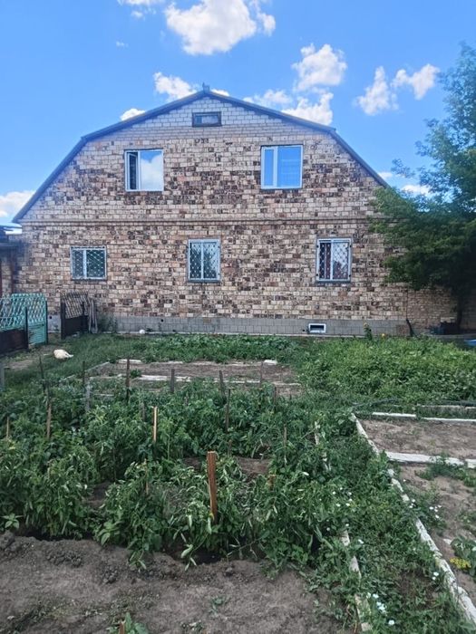 Двух этажный коттедж