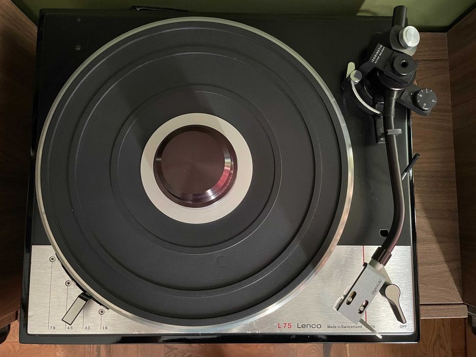 Грамофон Lenco L75 с множество подобрения