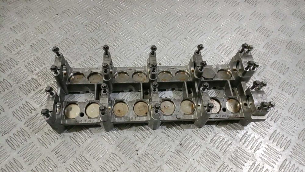 Конзола разпределителни валове Mercedes S420 CDI W221 2007г.лява+дясна