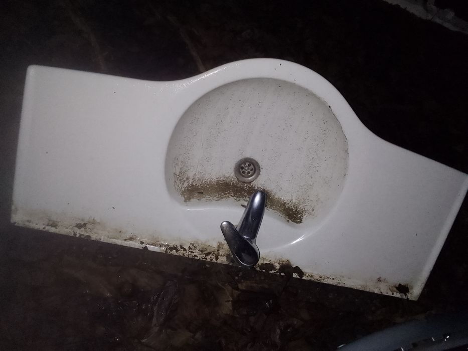 Раковина в хорошем состоянии