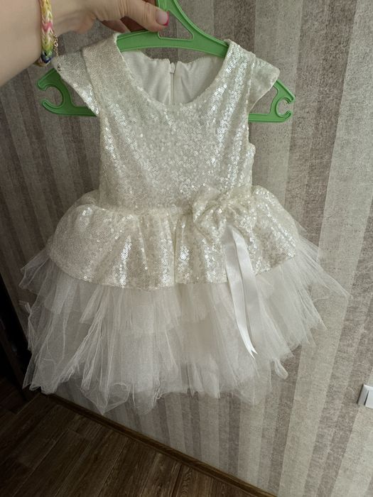 Белое платье на девочку 3-4 года