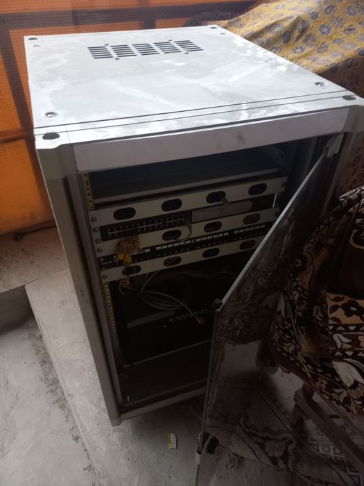 Продам Серверный шкаф