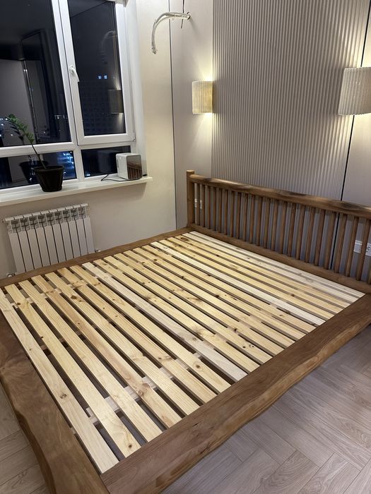 Кровать Тосек 200х180 из массива дуба