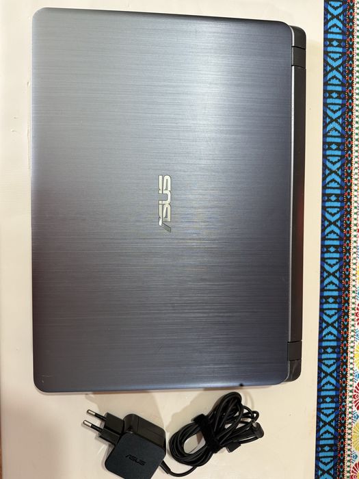 Продам ноутбук Asus x570m