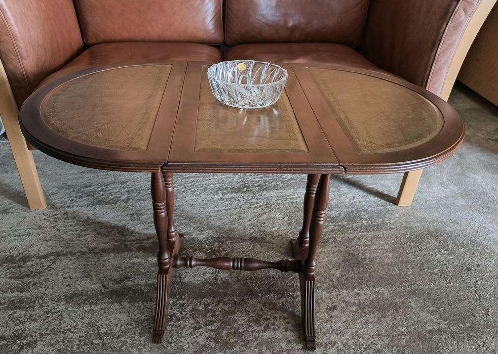 Помощна разтегателна маса с кожен плот с интарзия