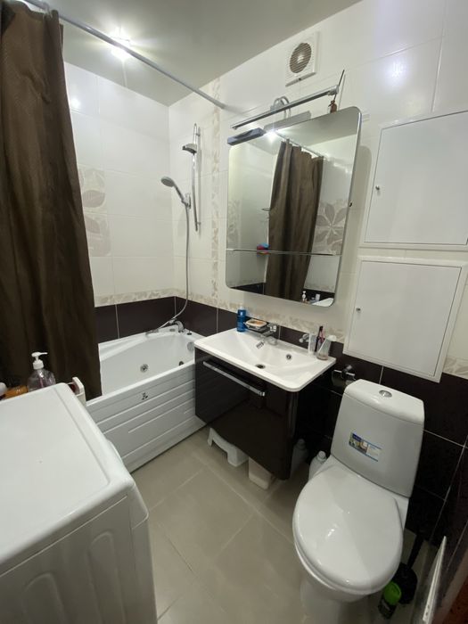 Продам 3 х комнатную -20 мкр