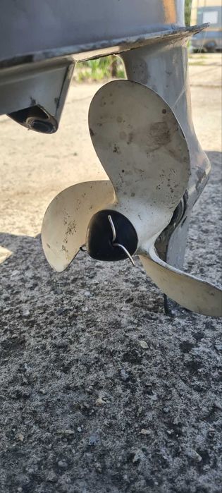 Продавам двутактов извънбордов двигател Johnson 5 к.с.